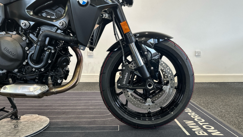 BMW F900 R